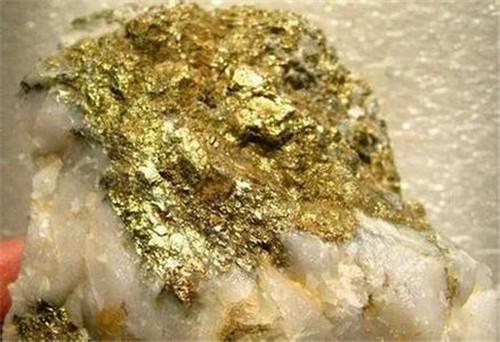 海底掘金熱 新西蘭海域驚現金色噴泉，金屬礦石引發全球關注